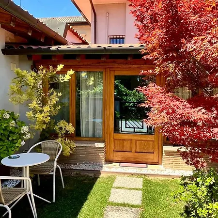 ホームステイ Acero Rosso *