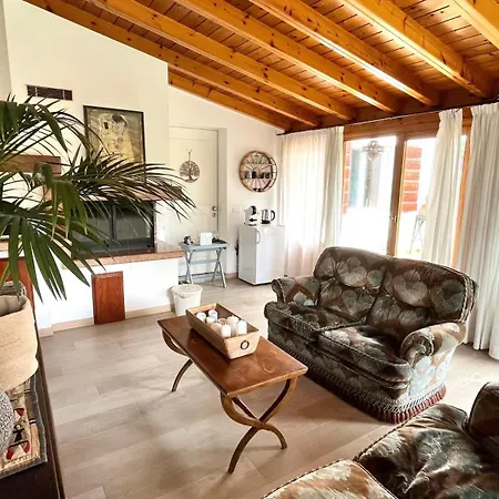 Acero Rosso Homestay *